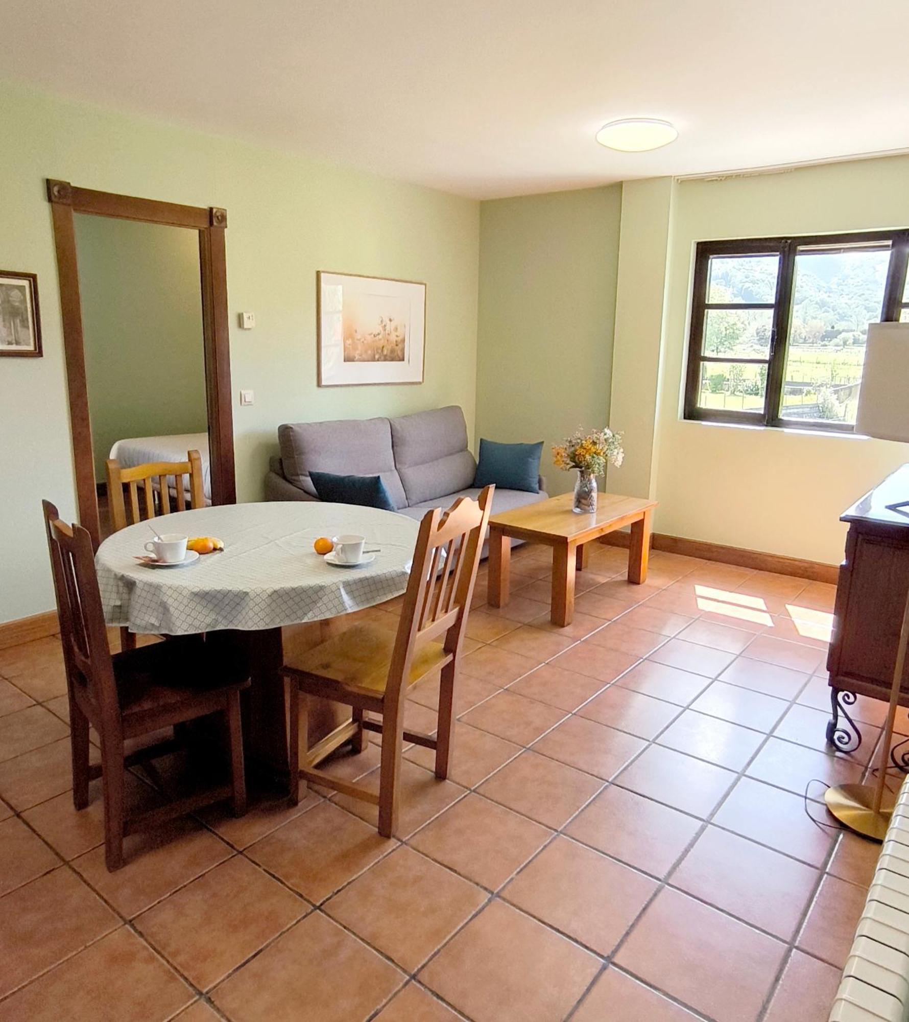 Apartamentos Florinda Ucieda Luaran gambar